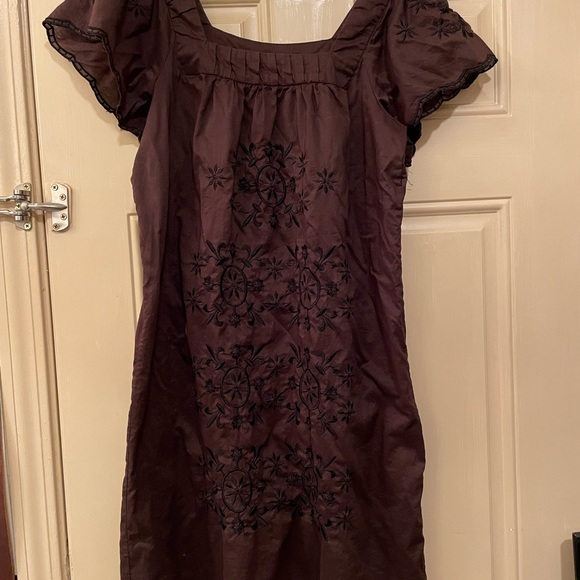 Chocolate brown flutter sleeve dress - Picture 2 of 10